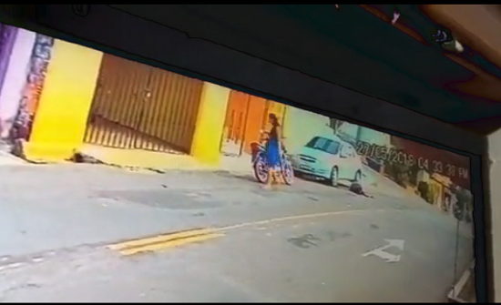 بالفيديو- البرازيل: امرأة تتعقب زوجها وعشيقته وتقتله بالشارع