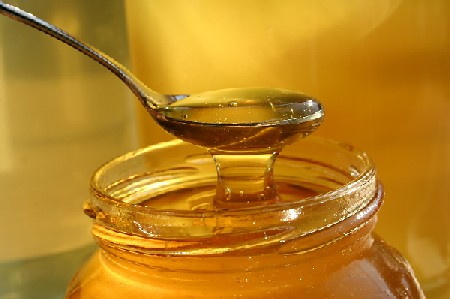 اغلاق معمل عسل مغشوش وإتلاف 1.5 طن اغلاق معمل عسل مغشوش وإتلاف 1.5 طن