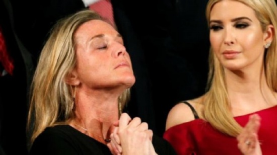 فيديو: دموع أرملة تهز الكونغرس الأميركي!