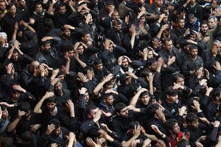 تفجير سيارة مفخخة في العراق يسفر عن 60 قتيلا وجريحا تفجير سيارة مفخخة في العراق يسفر عن 60 قتيلا وجريحا
