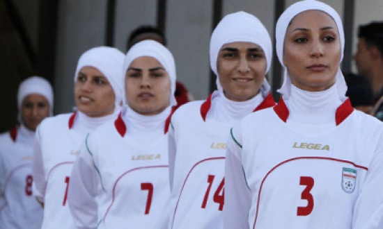 توقيف لاعبات المنتخب الايراني للتأكد من جنسهن توقيف لاعبات المنتخب الايراني للتأكد من جنسهن