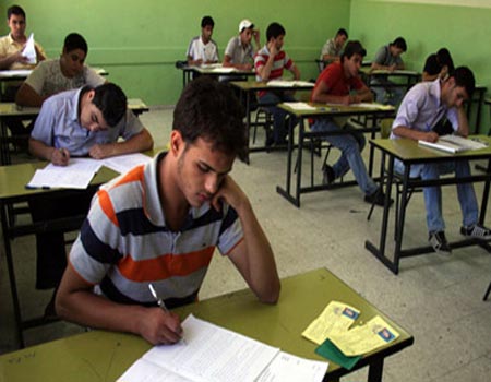 الجيزة : رؤساء قاعات يرفضون استلام أوراق امتحانات التوجيهي احتجاجاً