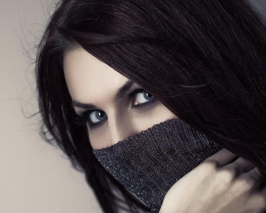 كيفيّة وضع الكحل العربي كيفيّة وضع الكحل العربي