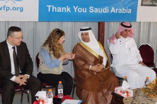 شحنة تمور سعودية لصالح الفقراء واللاجئين السوريين في الأردن شحنة تمور سعودية لصالح الفقراء واللاجئين السوريين في الأردن
