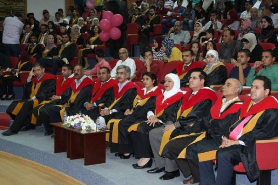 كلية الآثار والسياحة في"الأردنية" تحتفل بتخريج الفوج الرابع من طلبتها كلية الآثار والسياحة في"الأردنية" تحتفل بتخريج الفوج الرابع من طلبتها