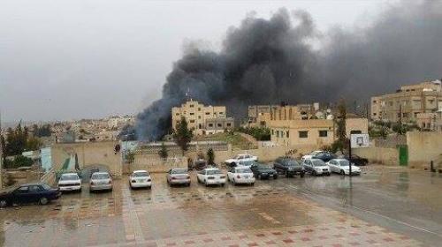 بالصور : احتراق مستودع بلسترين بشكل كامل في الزرقاء بالصور : احتراق مستودع بلسترين بشكل كامل في الزرقاء
