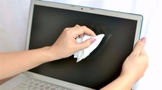 كيفية تنظيف الحاسب المحمول بطريقة صحيحة؟ كيفية تنظيف الحاسب المحمول بطريقة صحيحة؟