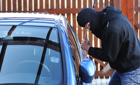 ضبط مركبة بعد سرقتها بساعة في البادية الشمالية ضبط مركبة بعد سرقتها بساعة في البادية الشمالية