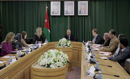 أعيان يلتقون وفد منظمة التعاون الاقتصادي والتنمية