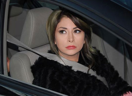 ديمة بياعة تقتحم عالم الجرأة بأطول شق وكتف واحد