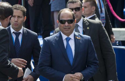 السيسي يزور سيناء بعد أيام من هجوم كبير للمتشددين السيسي يزور سيناء بعد أيام من هجوم كبير للمتشددين