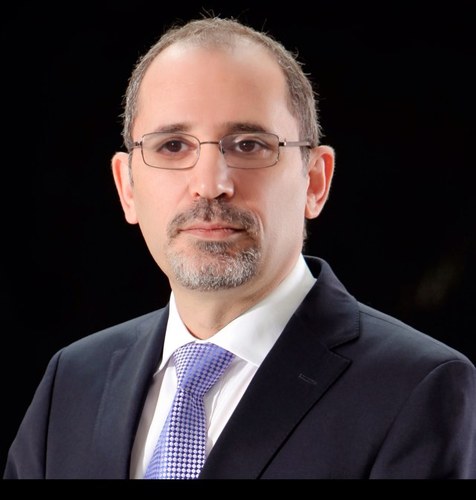 الصفدي ينقل تعازي الملك إلى وزير خارجية البحرين بوفاة والدته الصفدي ينقل تعازي الملك إلى وزير خارجية البحرين بوفاة والدته