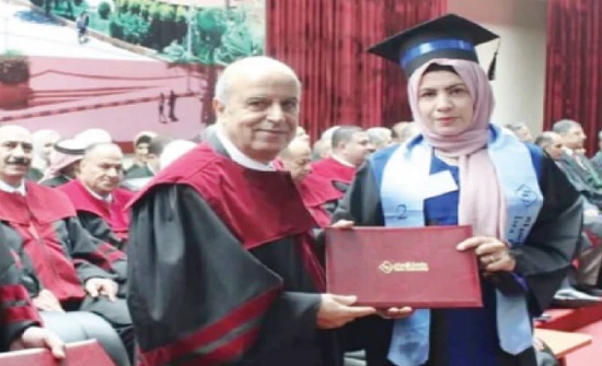 المثابرة لا تعرف المستحيل.. “آذنة مدرسة” تصبح معلمة