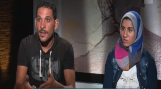 فيديو| والدها تبرّأ منها وتوعّد بقتله .. مصريّة تهرب مع عشيقها وتحمل منه وتكشف تفاصيل صادمة! فيديو| والدها تبرّأ منها وتوعّد بقتله .. مصريّة تهرب مع عشيقها وتحمل منه وتكشف تفاصيل صادمة!
