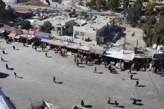 بالصور : الامانة تزيل البسطات من مجمع المحطة