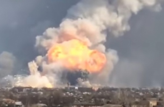 فيديو : انفجار مستودع صواريخ في روسيا