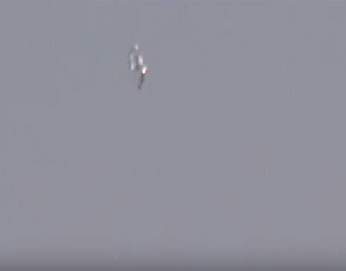 بالفيديو: طيار يهبط بمظلته بعد إسقاط طائرته بريف دمشق