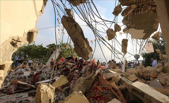 الاحتلال يخطر بهدم منازل فلسطينيين بقلنديا الاحتلال يخطر بهدم منازل فلسطينيين بقلنديا