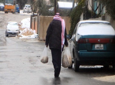 السلع تكفي لـ4 شهور .. و"الصناعة" تتوعد المخالفين