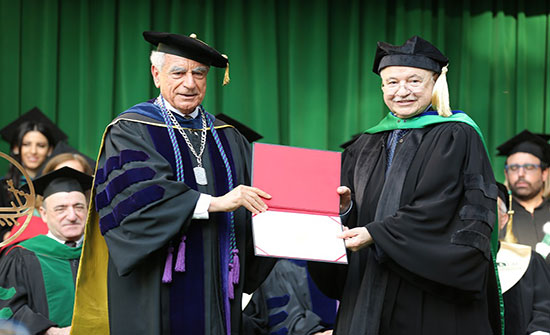 أبوغزاله يلقي كلمة التخرج في الجامعة اللبنانية الأمريكية ويتسلم الدكتوراه الفخرية أبوغزاله يلقي كلمة التخرج في الجامعة اللبنانية الأمريكية ويتسلم الدكتوراه الفخرية