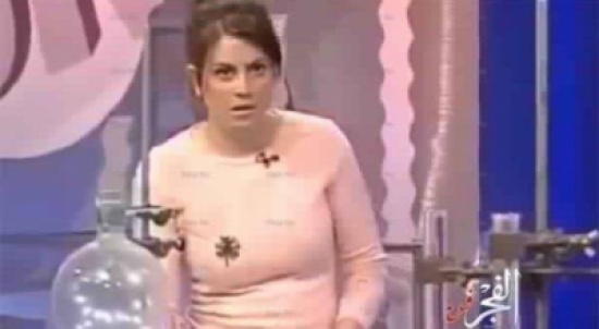 بالفيديو (+18) : وفاة مذيعة على الهواء مباشرة !