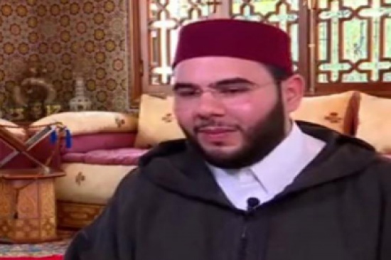 شاهد: قارئ مغربي يقلد صوت الشيخ السديس