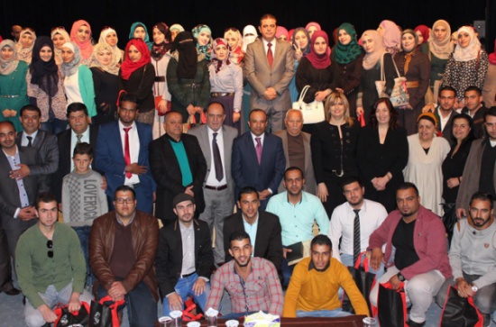 330 جيولوجيا يؤدون القسم القانوني