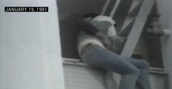 فيديو| حينَ أنقذ محمد علي كلاي شاباً من الإنتحار فيديو| حينَ أنقذ محمد علي كلاي شاباً من الإنتحار