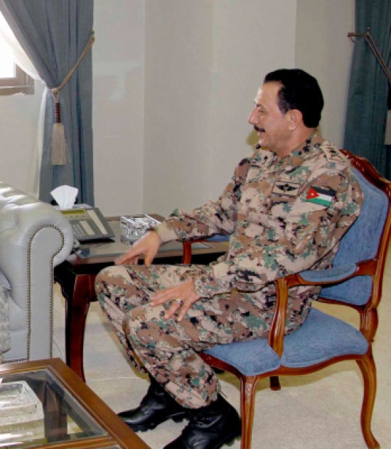 الزبن يستقبل قائد الجيش في القوات المركزية الامريكية الزبن يستقبل قائد الجيش في القوات المركزية الامريكية