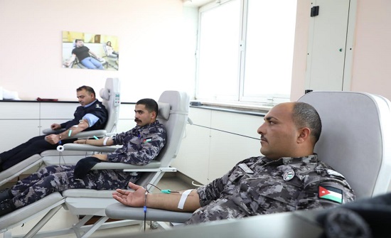الملك يوجه نشامى الأمن العام بتأمين وحدات دم لأحد المواطنين الملك يوجه نشامى الأمن العام بتأمين وحدات دم لأحد المواطنين