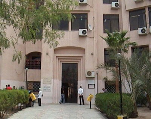 غضب في " كلية العقبة " بعد وصف استاذ طالباته ببنات " الشقق المفروشة " غضب في " كلية العقبة " بعد وصف استاذ طالباته ببنات " الشقق المفروشة "