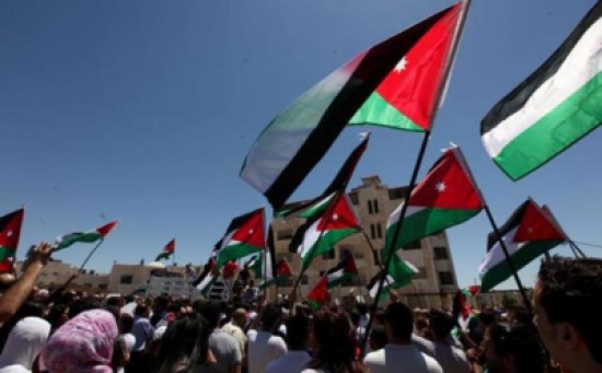 بالصور : حزبيون أمام الكالوتي ينددون بالصمت العربي تجاه غزة بالصور : حزبيون أمام الكالوتي ينددون بالصمت العربي تجاه غزة