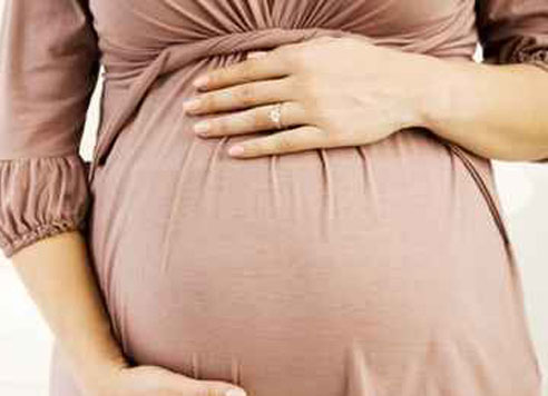 محام تركي يدعو الحوامل للبقاء بالمنزل لأن منظرهن غير جمالي