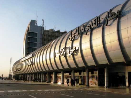 مصر : القبض على مواطن حاول تهريب اموال بـ " مرطبانات جبنة " مصر : القبض على مواطن حاول تهريب اموال بـ " مرطبانات جبنة "