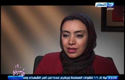 مصري يبيع صور زوجته العارية على الإنترنت