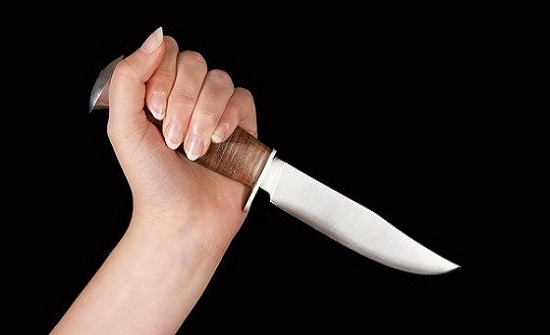 نهاية مأساوية ترسمها ” زوجة ” بعد قتل زوجها بـ 3 طعنات نهاية مأساوية ترسمها ” زوجة ” بعد قتل زوجها بـ 3 طعنات