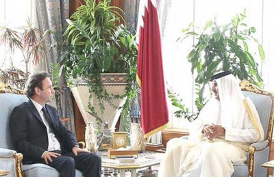 أمير قطر يبحث مع خالد خوجة جهود حل الأزمة في سوريا