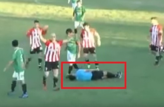 لاعب بالمكسيك يقتل حكما بلكمة - فيديو لاعب بالمكسيك يقتل حكما بلكمة - فيديو