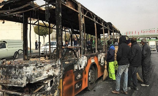 بالفيديو.. رصاص حي باتجاه متظاهرين في إيران بالفيديو.. رصاص حي باتجاه متظاهرين في إيران