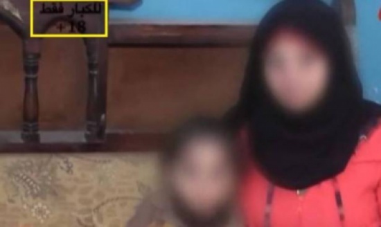 بالفيديو: سافر إلى الخارج للعمل وترك زوجته في بيت أهله فحدثت المصيبة! بالفيديو: سافر إلى الخارج للعمل وترك زوجته في بيت أهله فحدثت المصيبة!