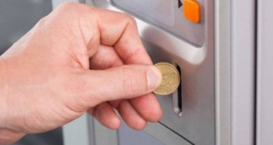 كيف تُفرّق آلة البيع بين العُملة الحقيقية والزائفة؟ كيف تُفرّق آلة البيع بين العُملة الحقيقية والزائفة؟