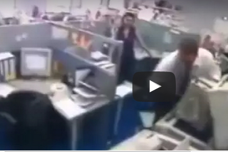 بالفيديو.. رد فعل أشخاص أثناء غضبهم في العمل