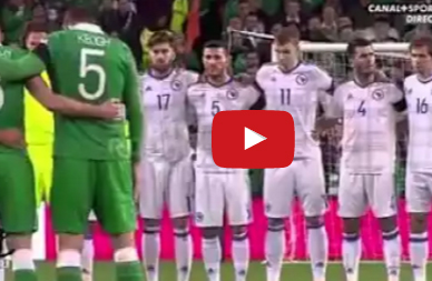 بالفيديو : جماهير البوسنة ترفض الوقوف حدادا على ضحايا باريس وتردد " فلسطين .. فلسطين "