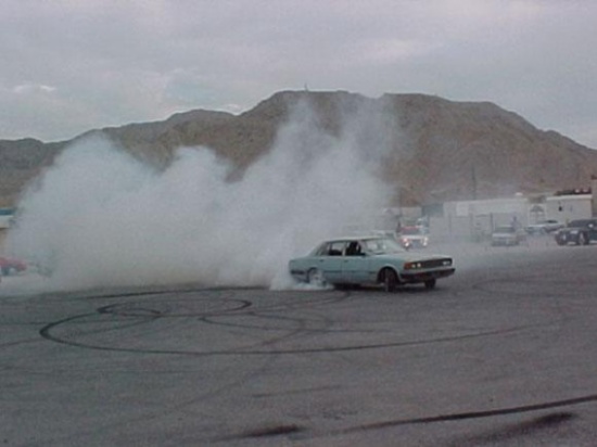 بالفيديو.. شباب يسخرون من فشل " مفحطين "