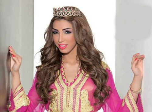 بالصور : دنيا بطمة تصدر مجلة باسمها