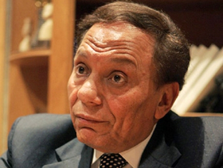 عادل إمام يتبرأ من حساب على “فيسبوك” يسب الإخوان عادل إمام يتبرأ من حساب على “فيسبوك” يسب الإخوان