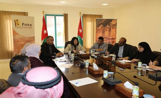 إقليم البترا يبحث سبل تطوير خطط وعمل الأندية والمراكز الشبابية في اللواء إقليم البترا يبحث سبل تطوير خطط وعمل الأندية والمراكز الشبابية في اللواء