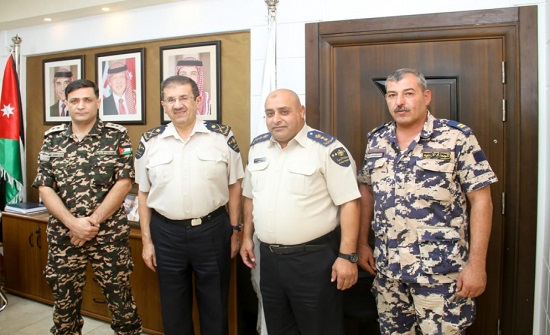 تكريم 3 من منتسبي الجمارك الأردنية بعد ضبطهم قضية جمركية نوعية تكريم 3 من منتسبي الجمارك الأردنية بعد ضبطهم قضية جمركية نوعية