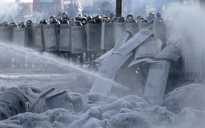 البرلمان الاوكراني يلغي القوانين التي تحظر التظاهر