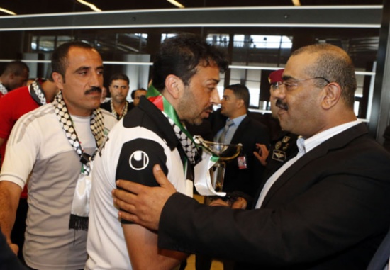 الامير علي يكلف صبره لاستقبال بعثة المنتخب الفلسطيني الامير علي يكلف صبره لاستقبال بعثة المنتخب الفلسطيني